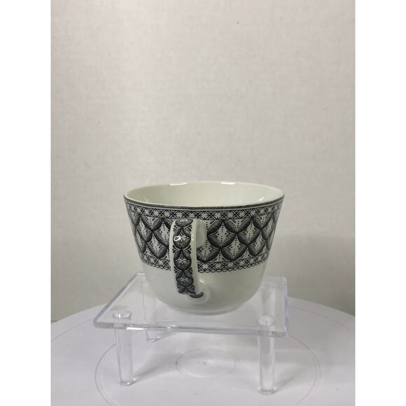 The Spode Blue Room Collection Geranium Teacup and Saucer - Picture 10 of 11